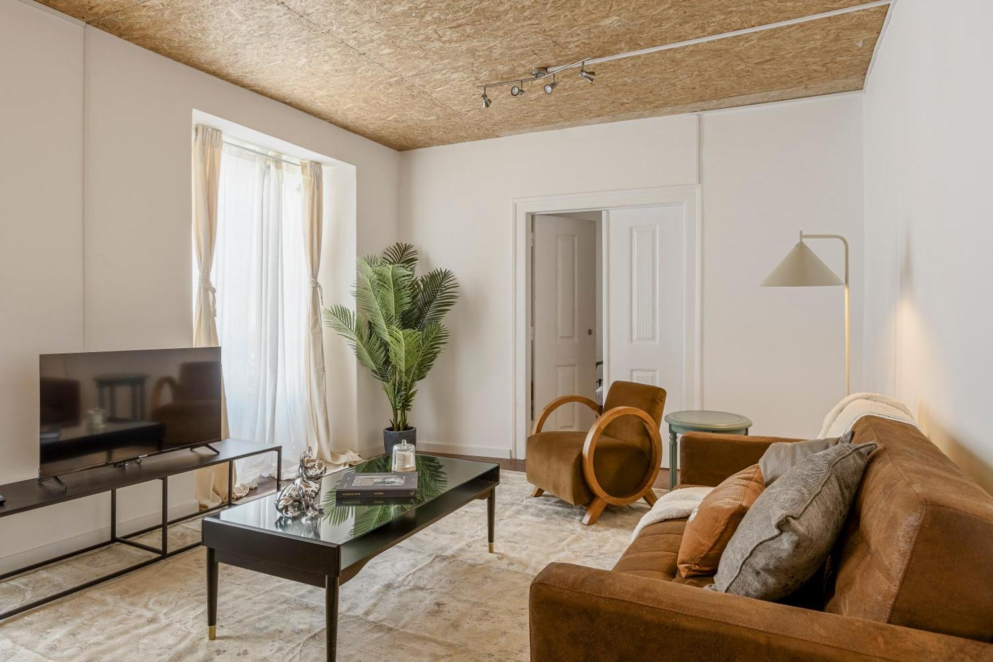 Apartment 905 *