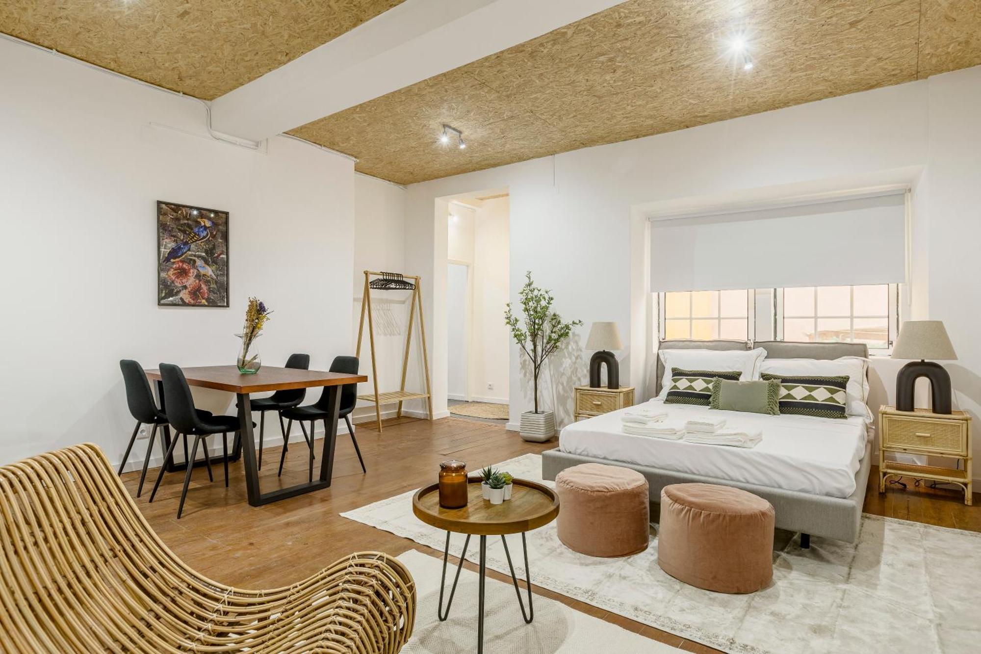 905 Apartment *