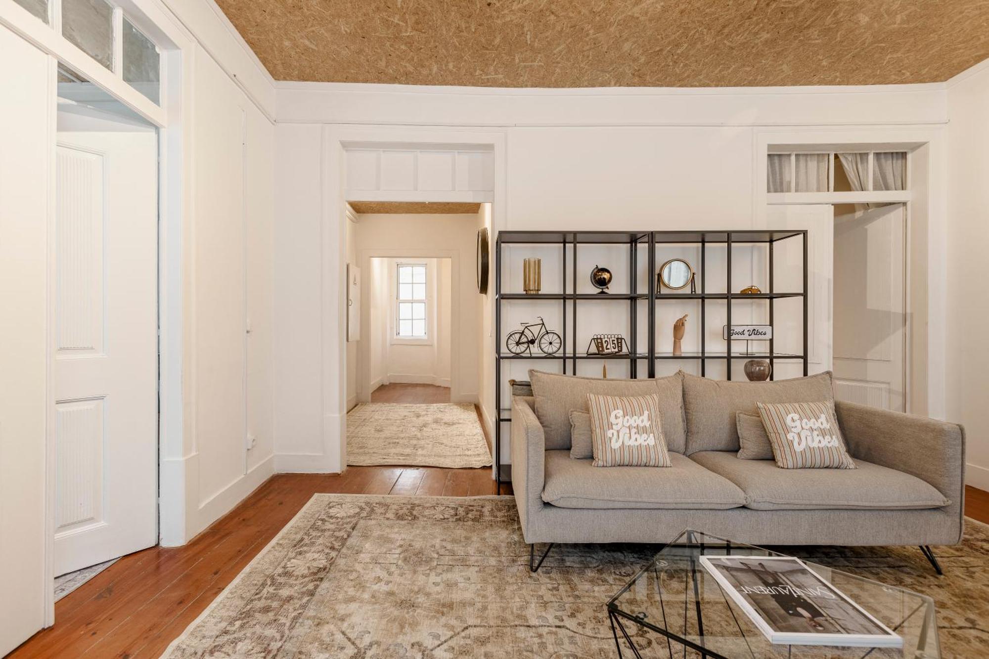 905 Apartment *