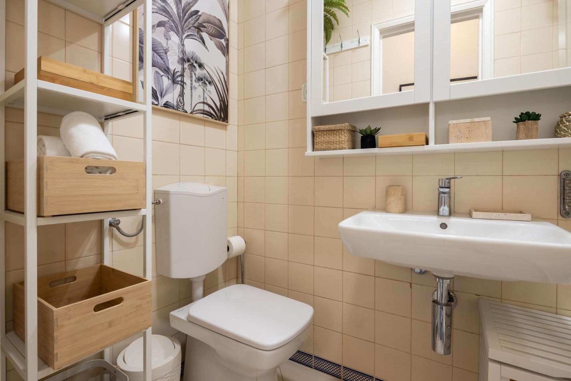Fancy 2bdr Duplex With Patio By Lovelystay