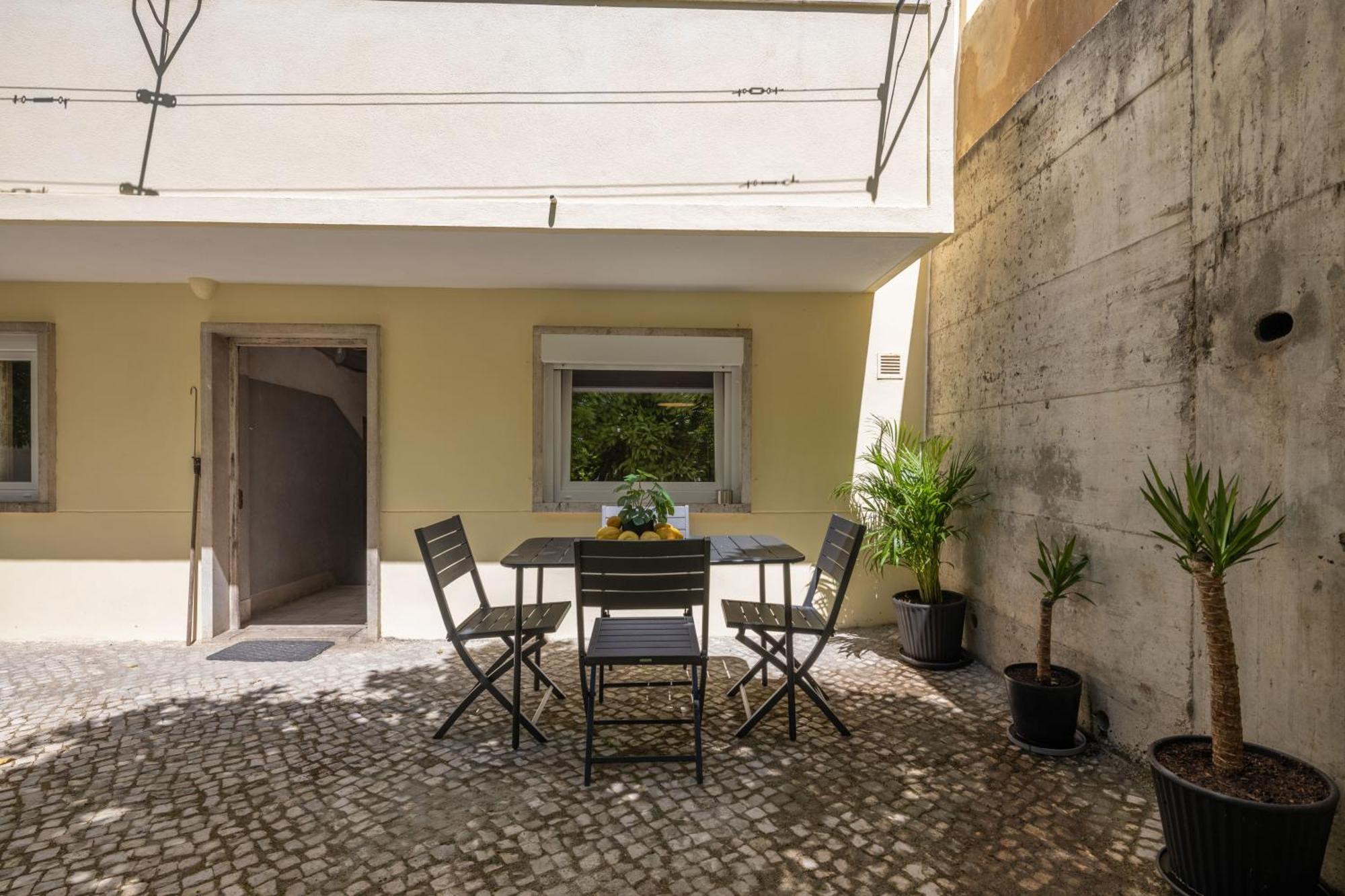 Fancy 2bdr Duplex With Patio By Lovelystay