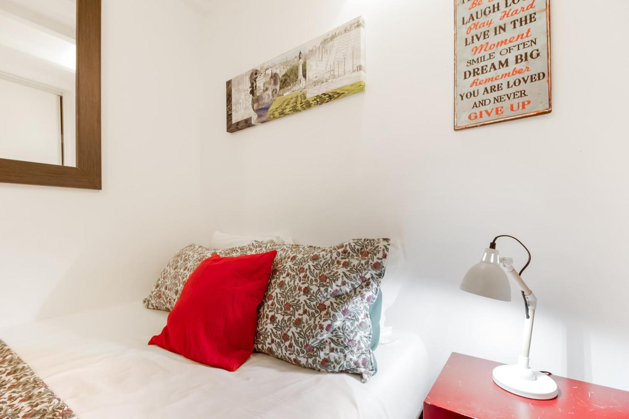 Cosy Retreat In Madragoa -lisbon