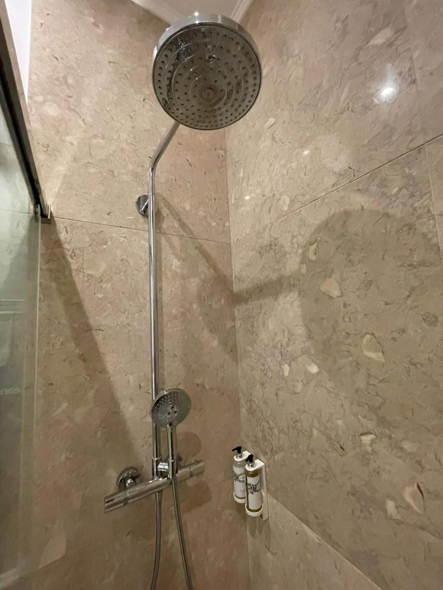 Quarto Grande Com Varanda, Wc Partilhado Homestay