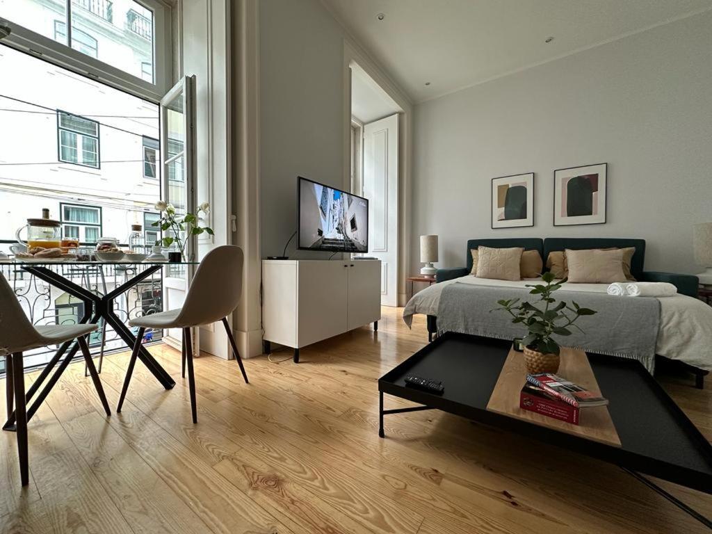 Quarto Grande Com Varanda, Wc Partilhado * Lisbon