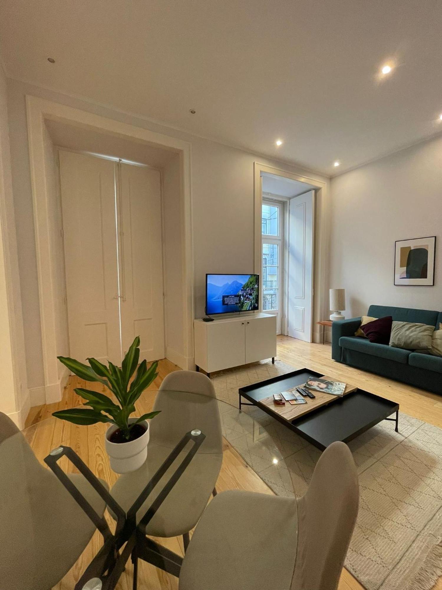 Homestay Quarto Grande Com Varanda, Wc Partilhado