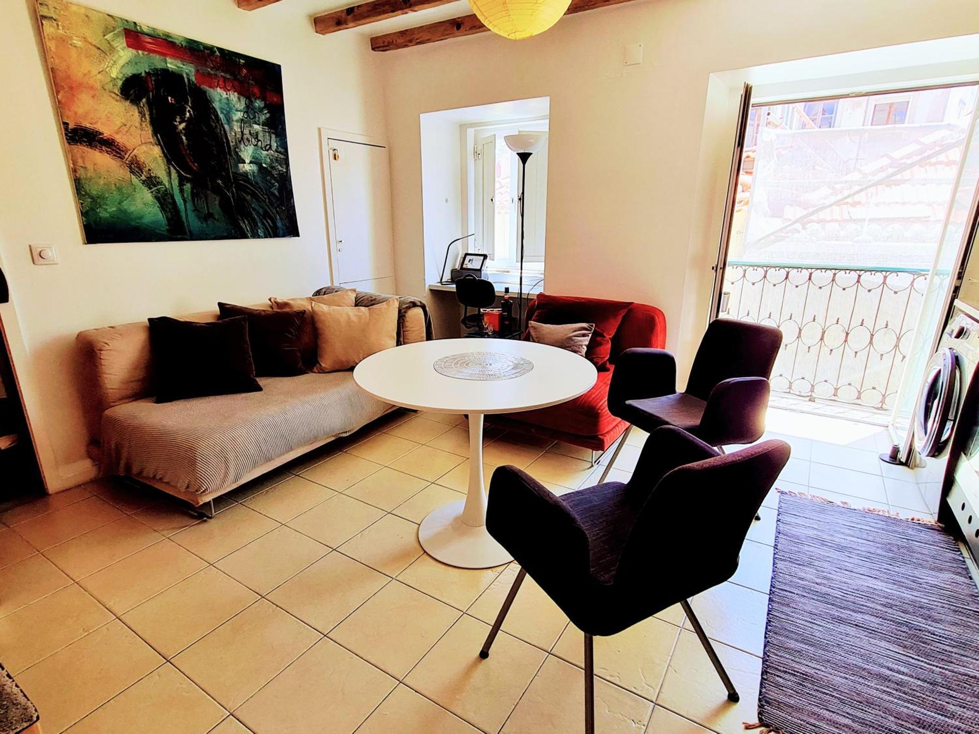 Balcony Apartment *