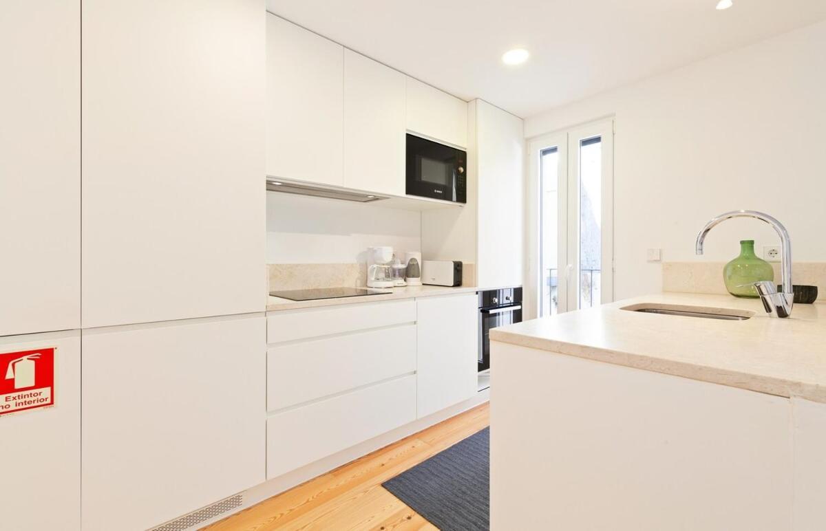 Bright 2 Bedroom With Parking In * Lisbon