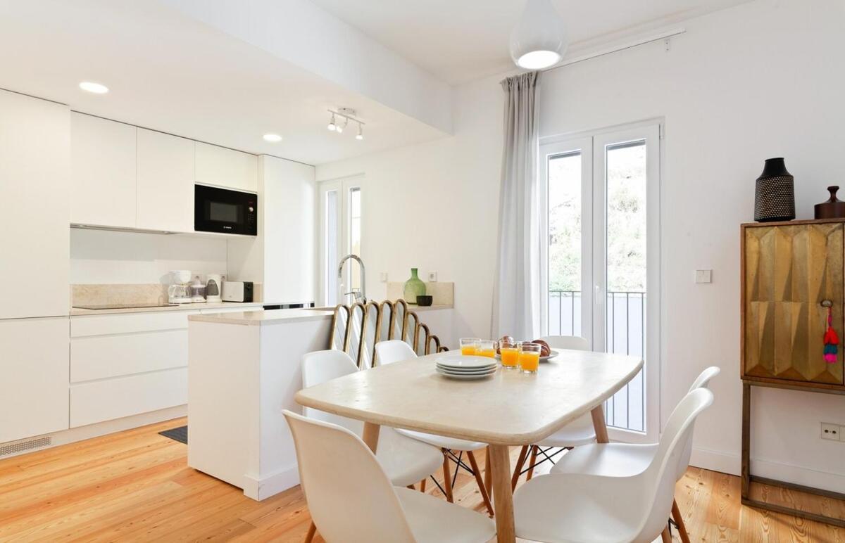 Bright 2 Bedroom With Parking In Lisbon