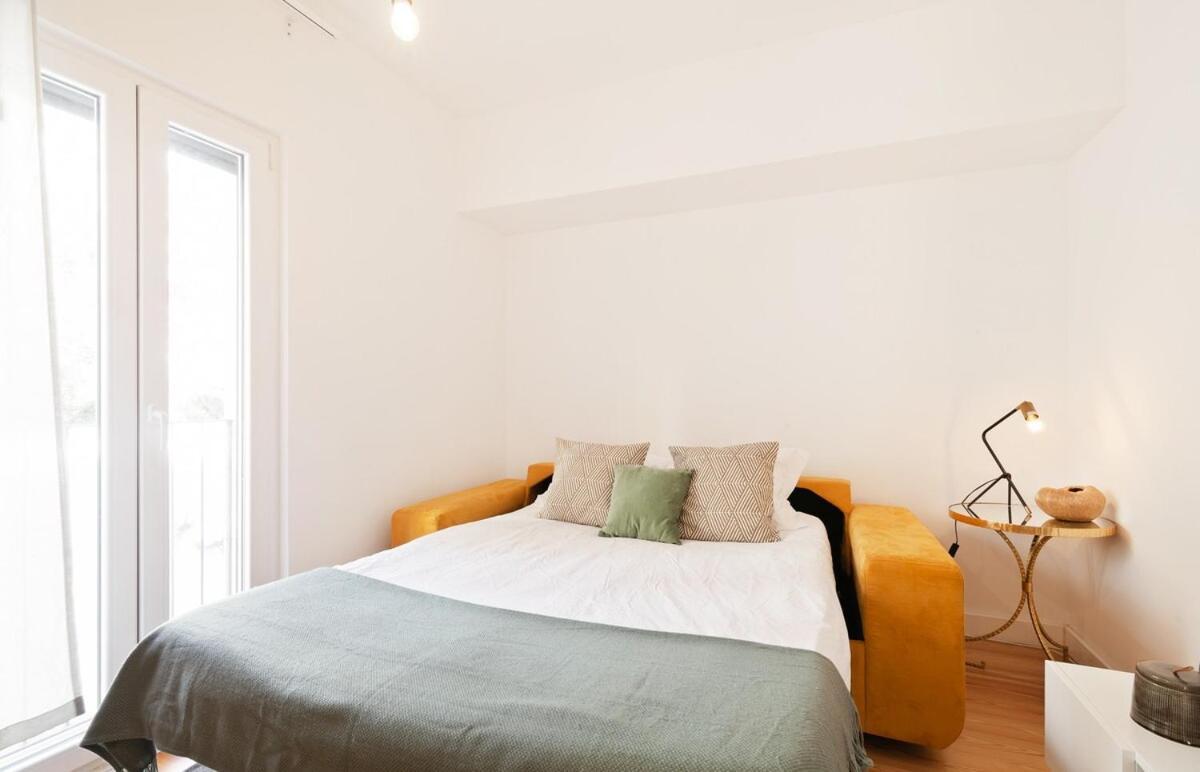 Bright 2 Bedroom With Parking In * Lisbon