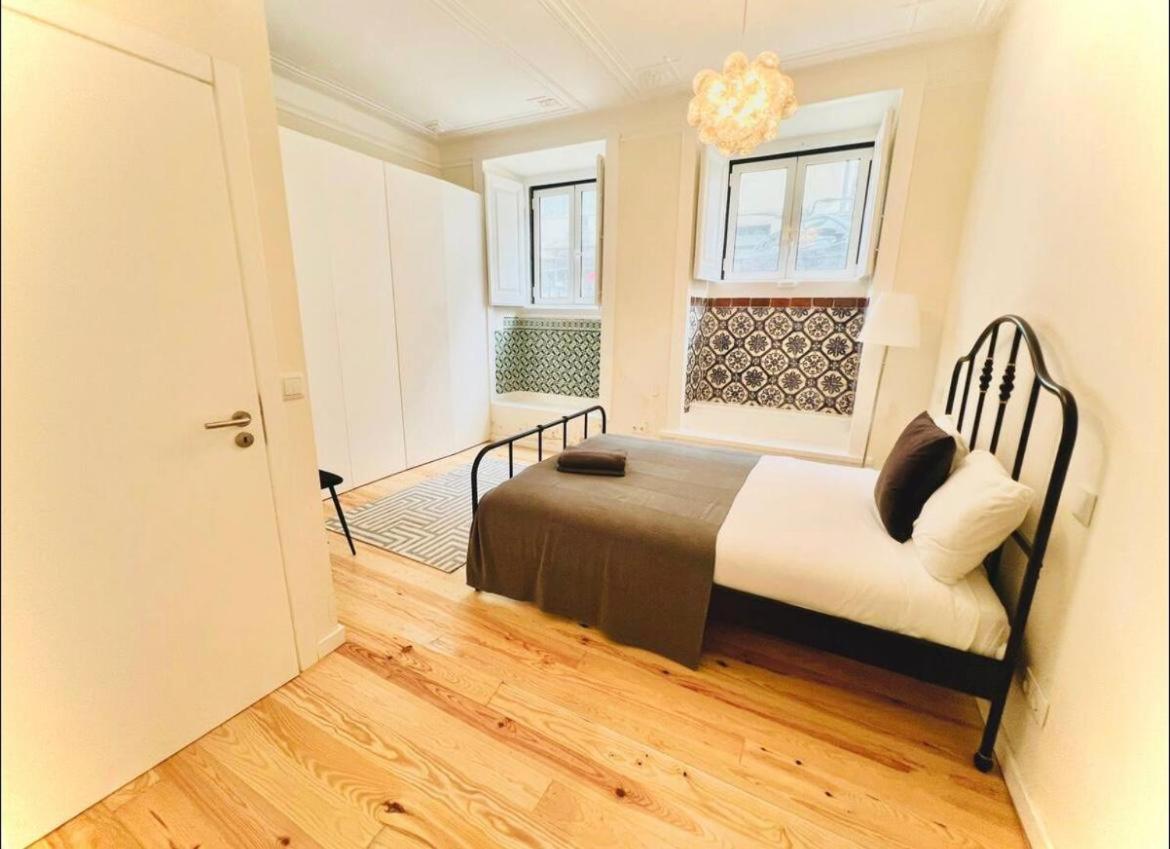 Apartment Center 3 Bedroom Flat Next To Avenida Liberdade *