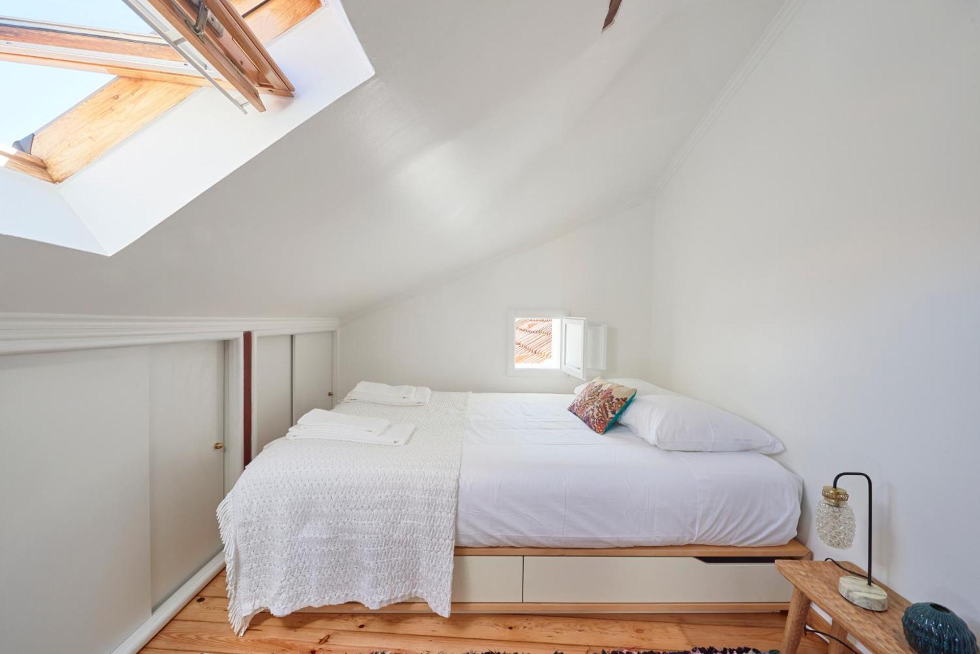 Central, Comfy And Light-filled Apt, By Timecooler * Lisbon