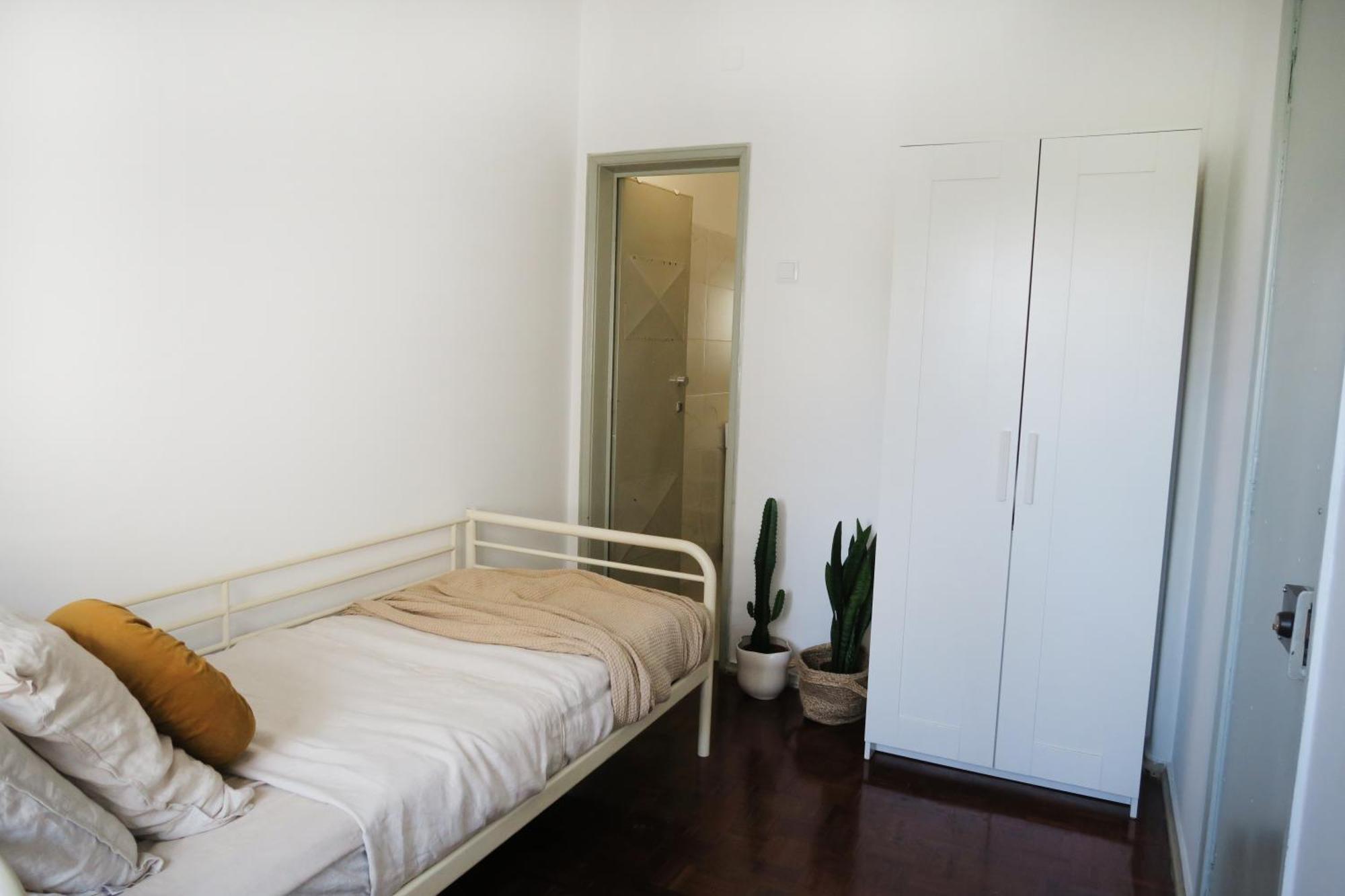 Cosmopolitan - Top Floor Homestay *