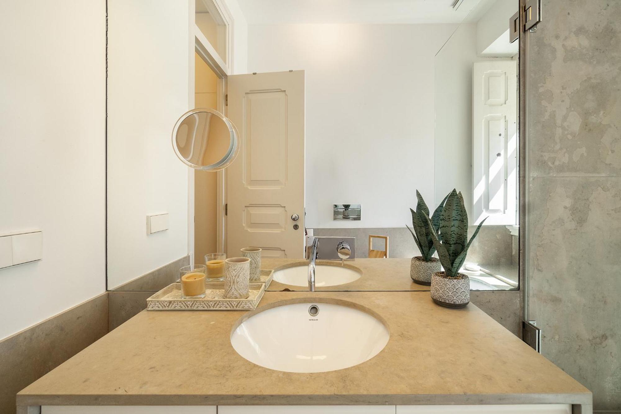 Whome Classic Beauty & Modern Retreat In Rato Apartment Lisbon