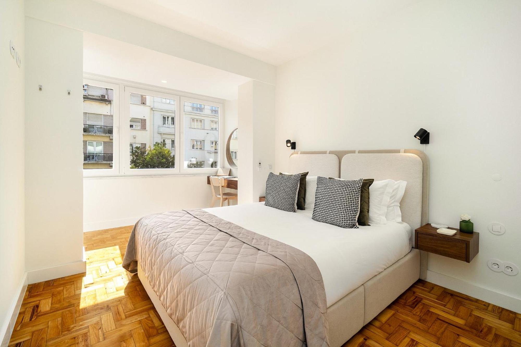 Whome Modern & Elegant In Apartment *