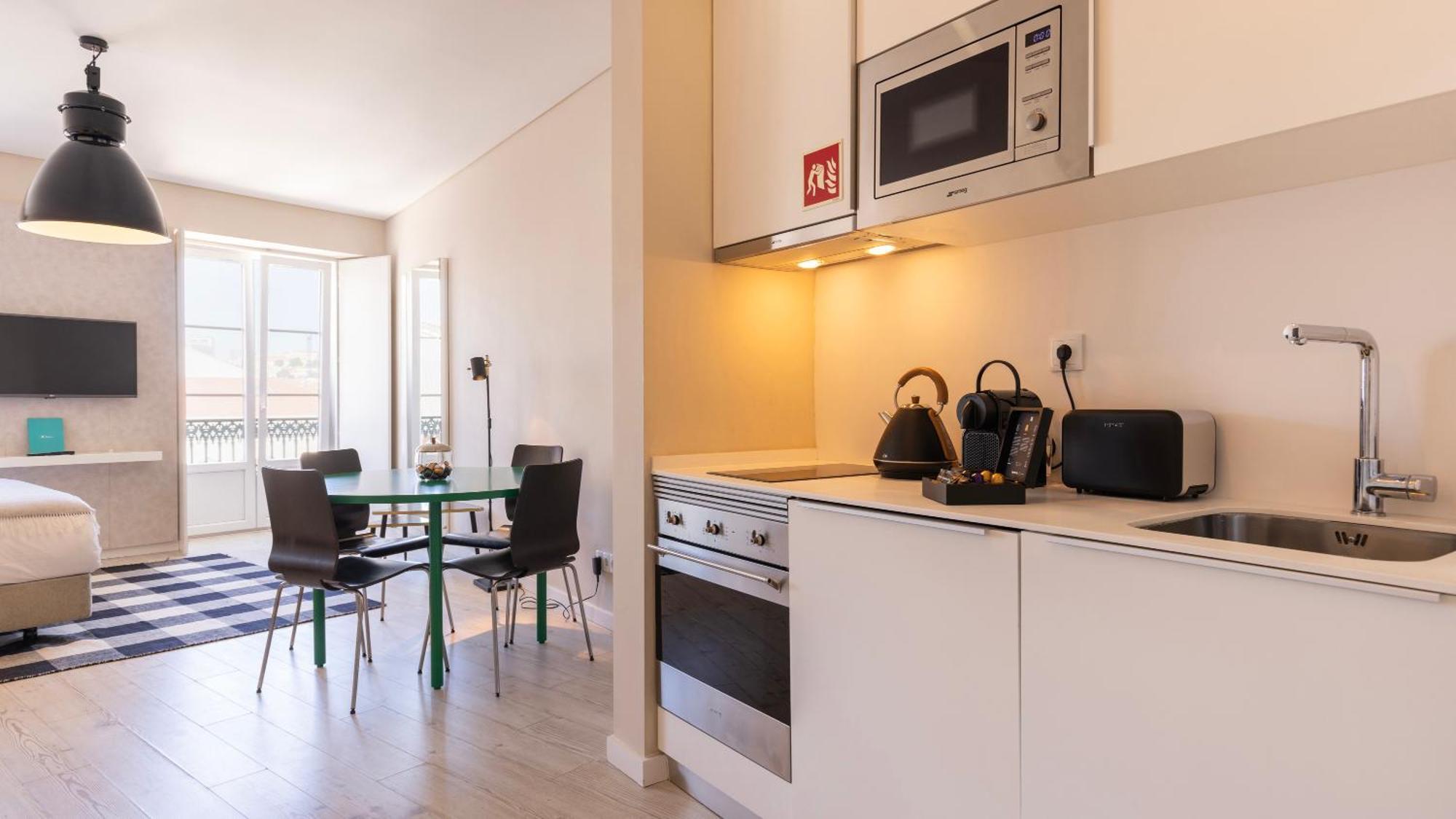 Apartment Carmo 43 *
