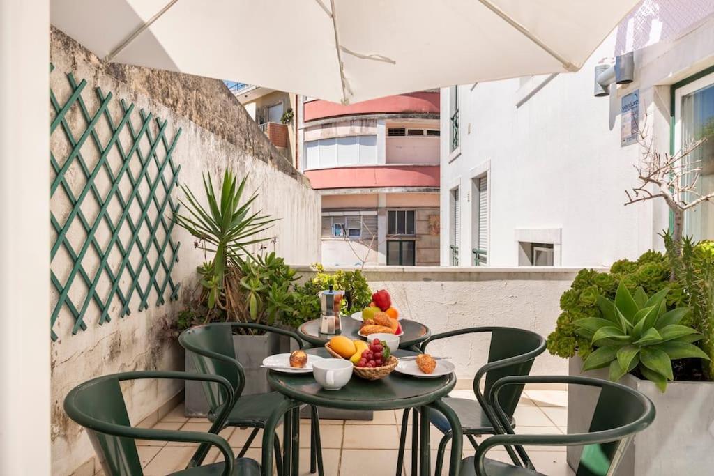 Apartment Patio - 57655al
