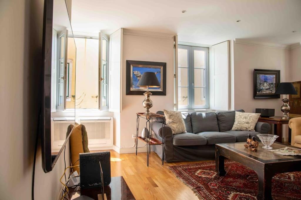 Historical 3 Bedroom Duplex In * Lisbon