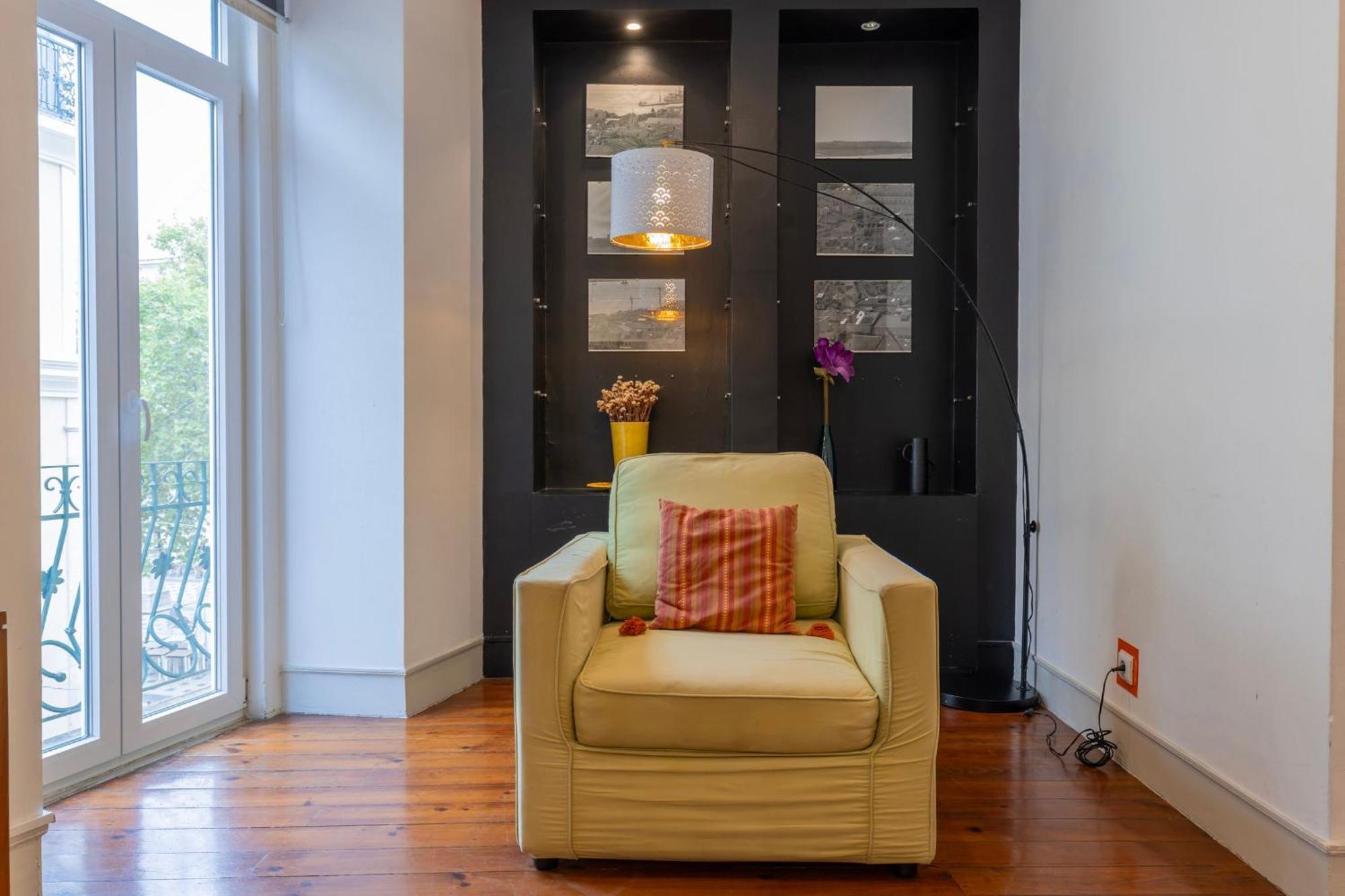 Chiado Center 1bdr Flat By Lovelystay Apartment