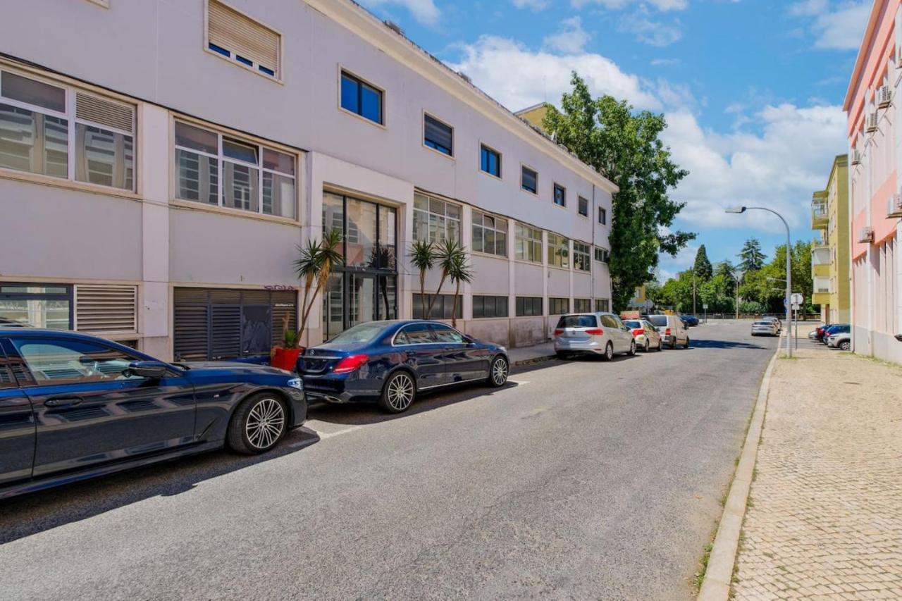 Lovely Fully Equipped Near Subway N12 Apartment Lisbon
