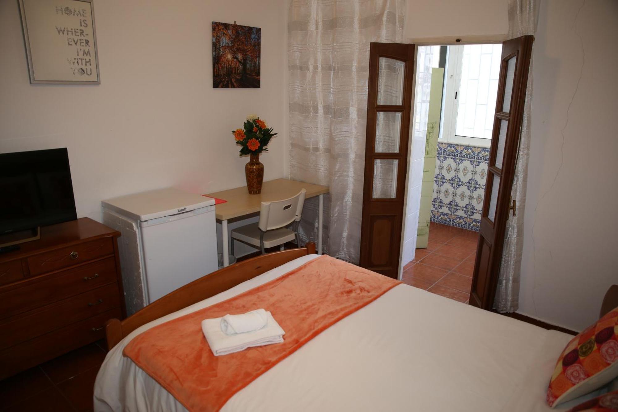 Bedroom Orange Homestay *