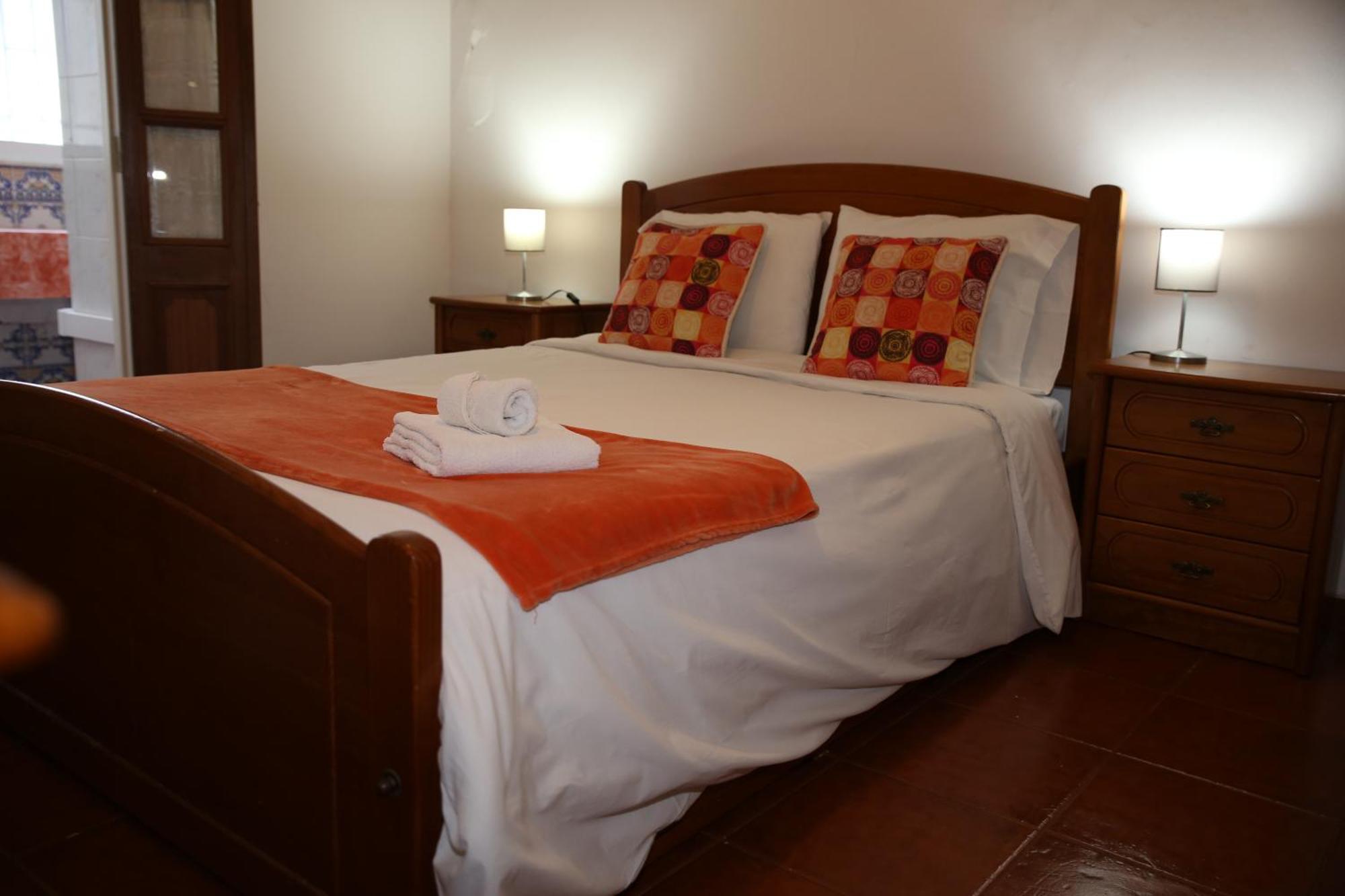Homestay Bedroom Orange Lisbon