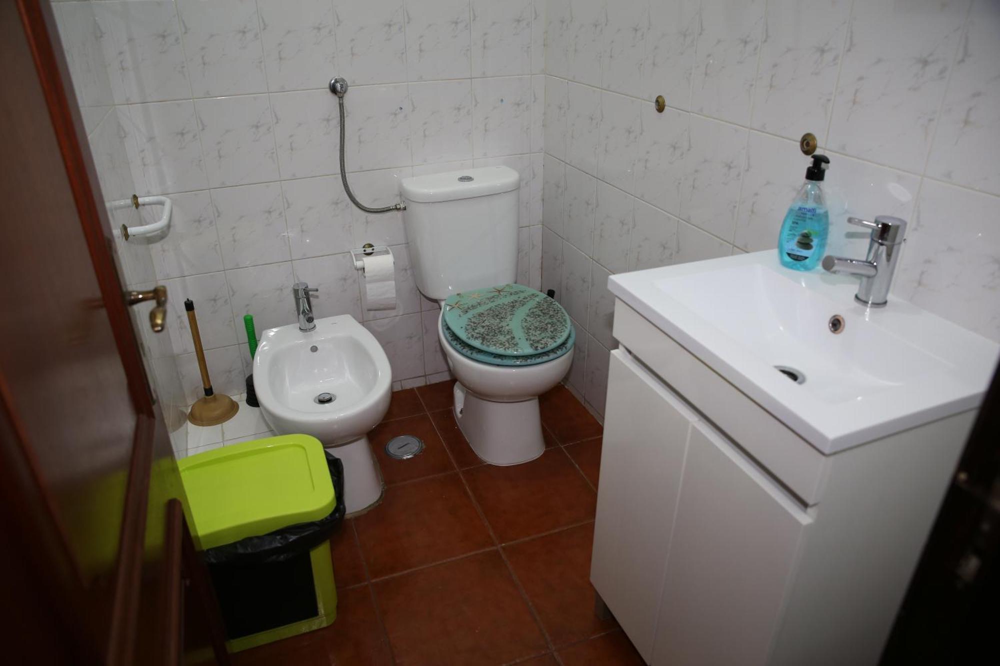 Homestay Bedroom Orange Lisbon