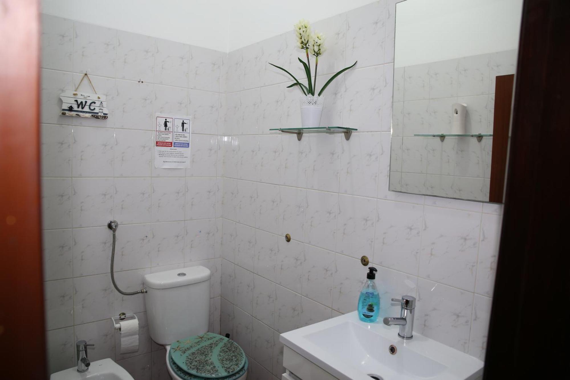 Homestay Bedroom Orange Lisbon