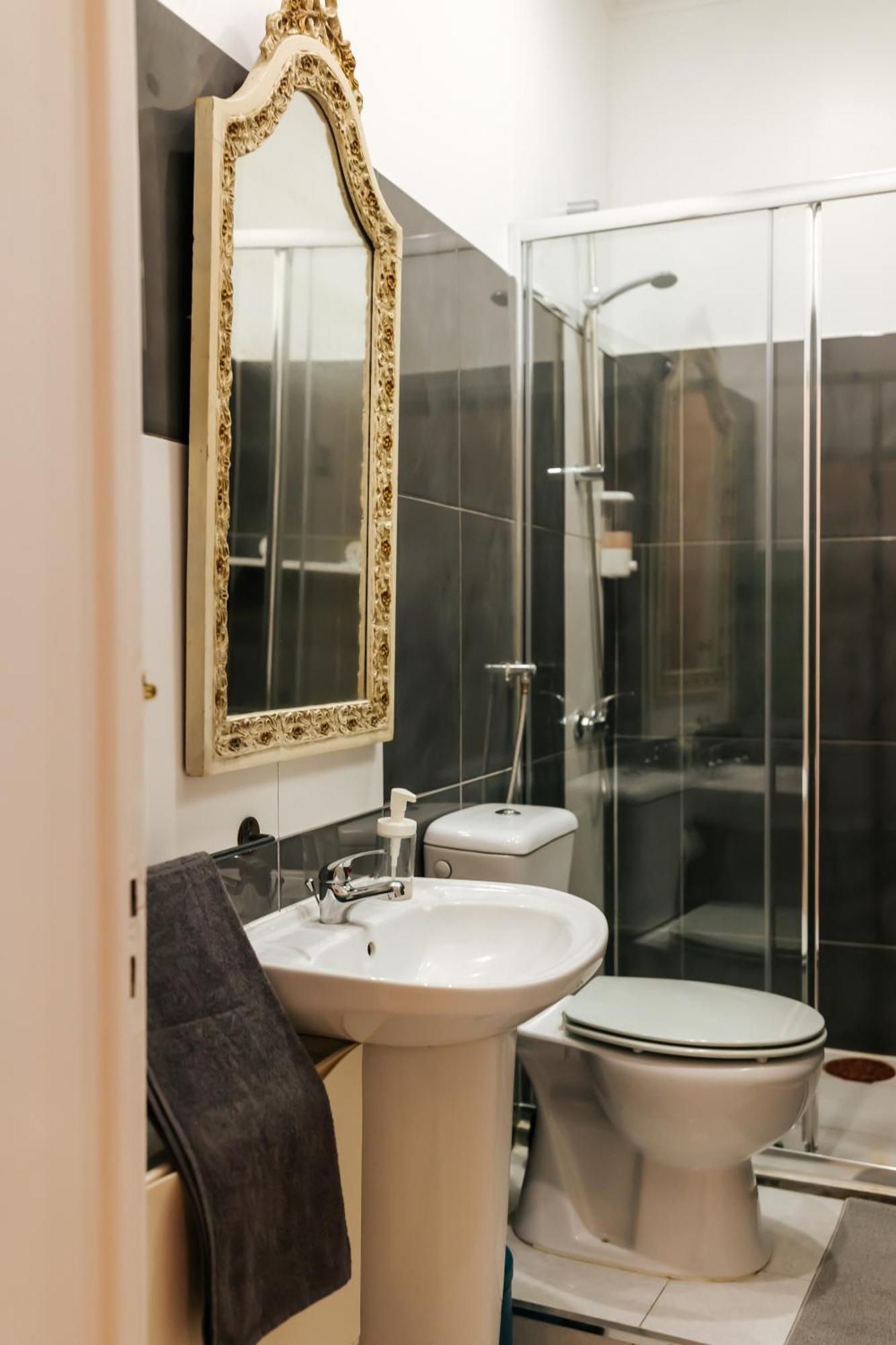 Aquilla Family 203 Homestay Lisbon