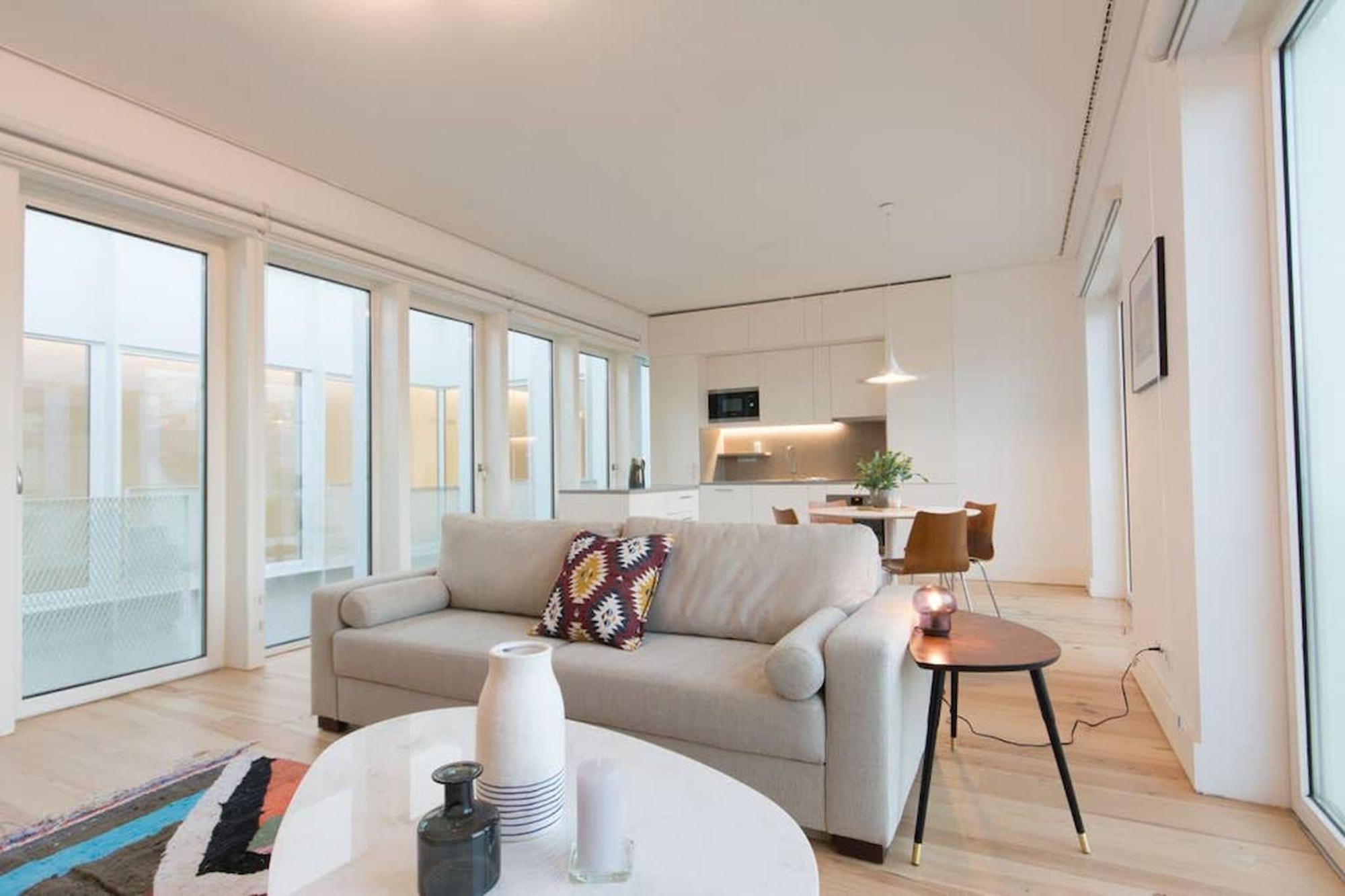 Wave Of Light In By Innkeeper Apartment *