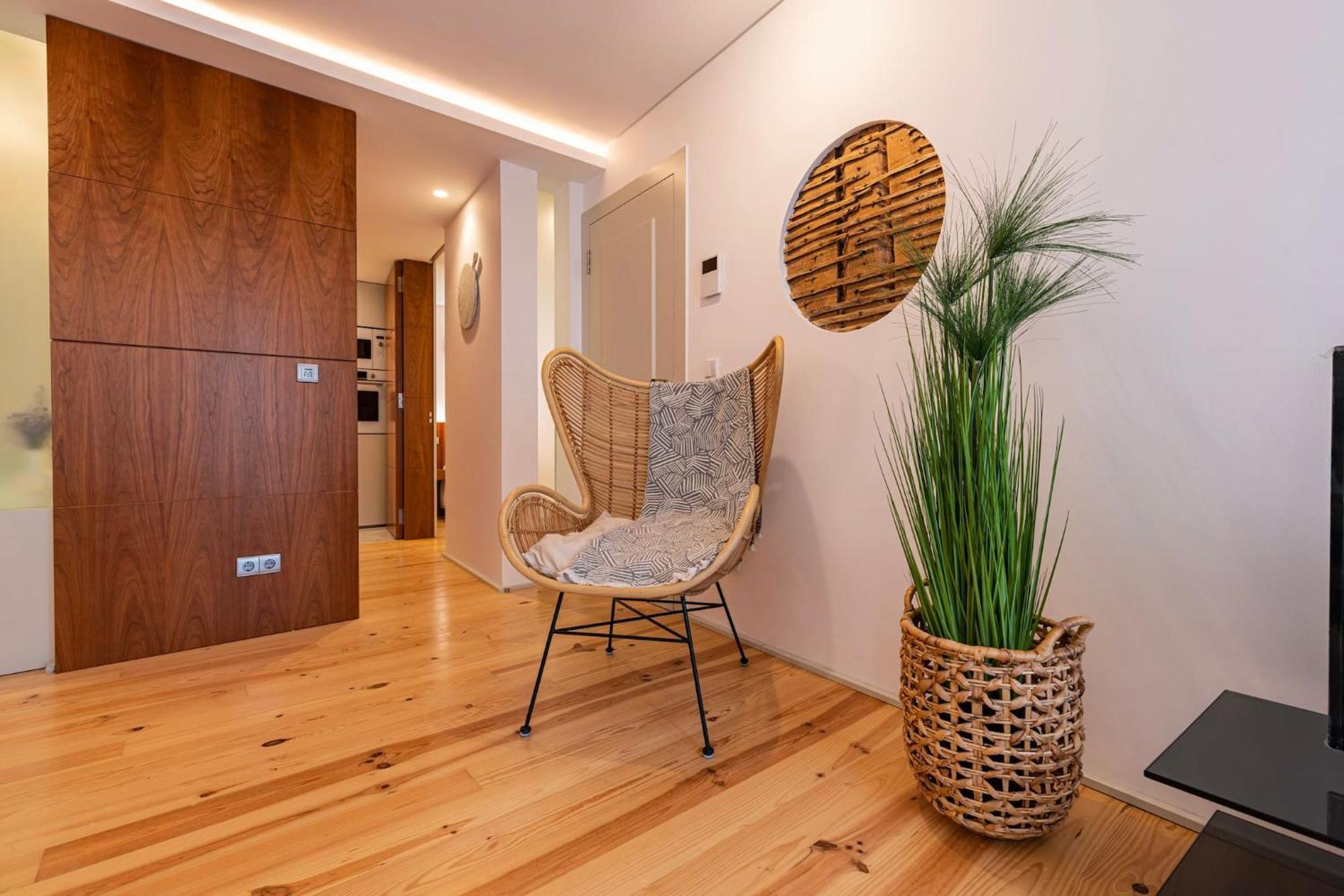 Condessa I By Innkeeper *
