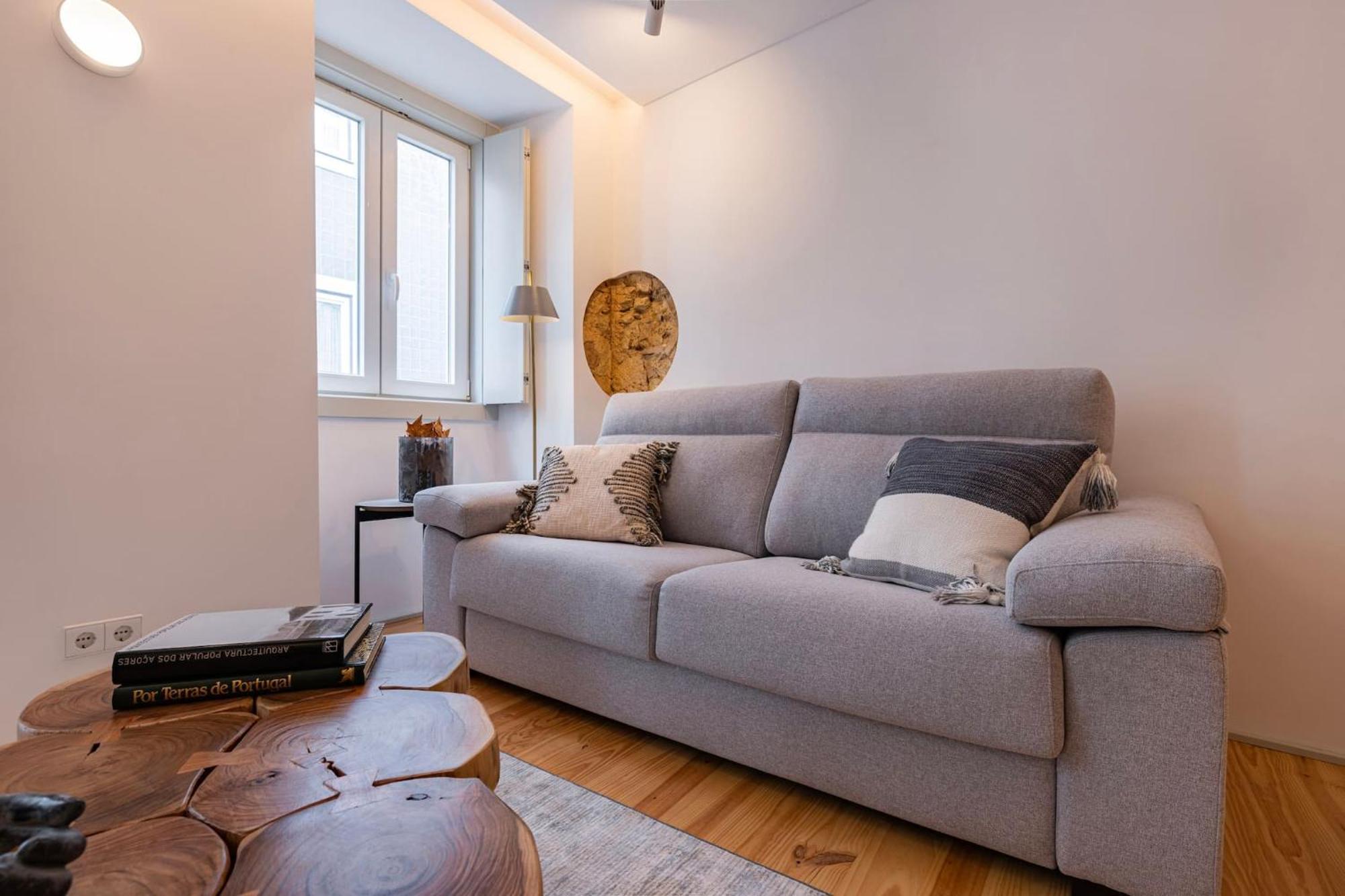 Condessa I By Innkeeper *