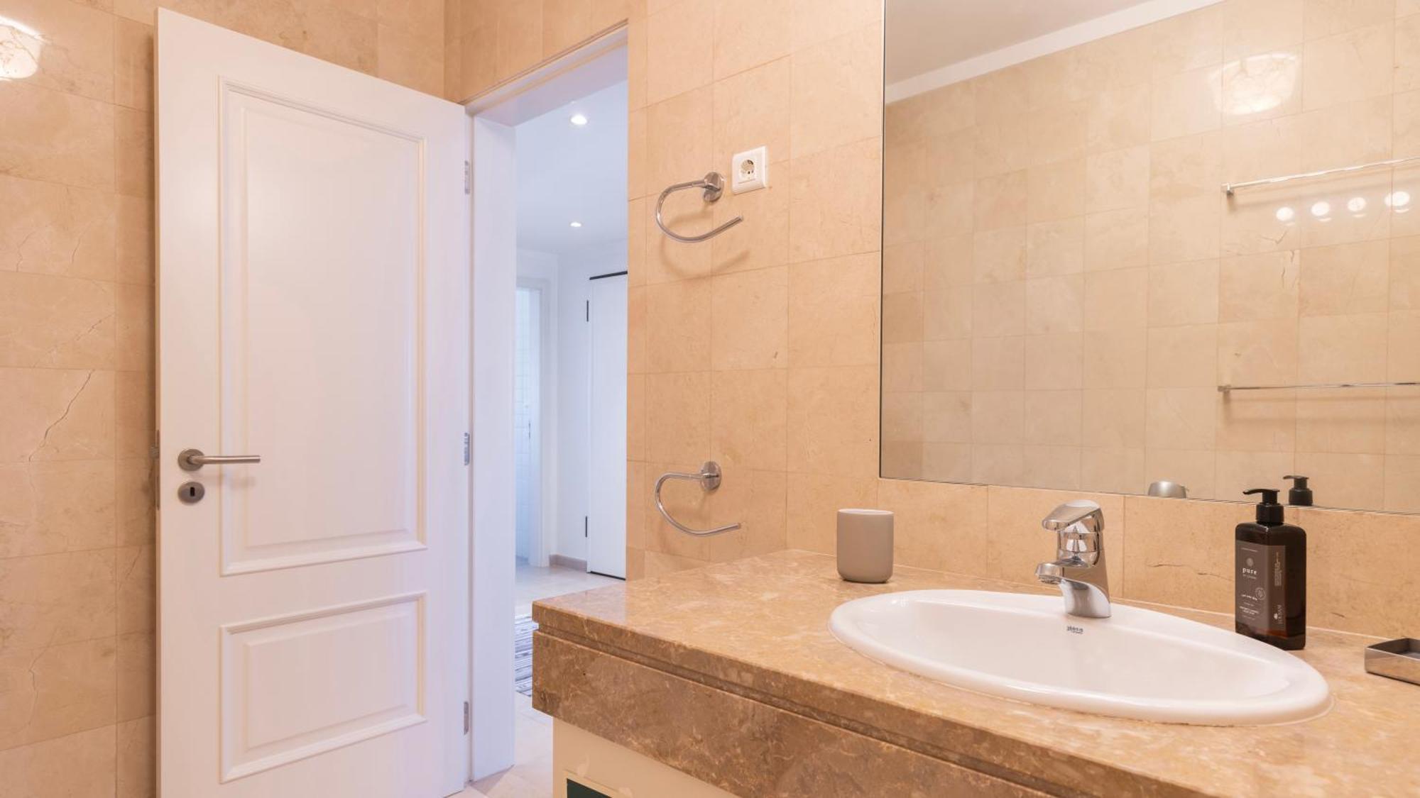 Stylish With Parking By Lovelystay Apartment *