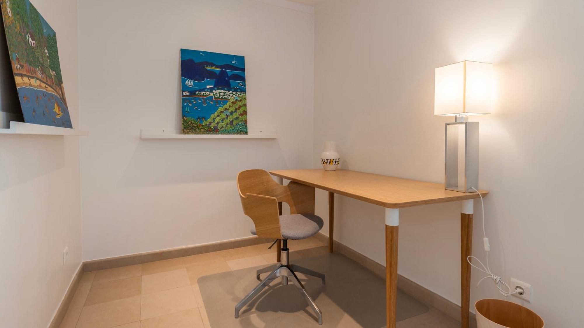 Apartment Stylish With Parking By Lovelystay