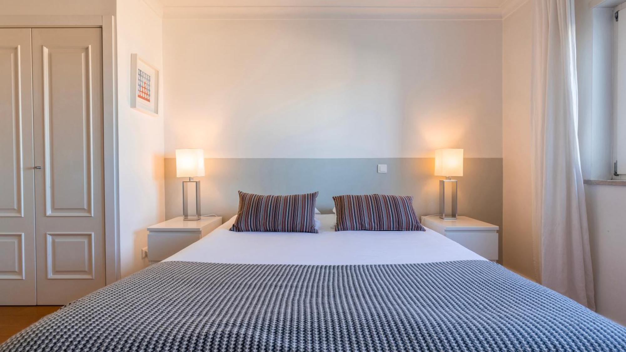 Apartment Stylish With Parking By Lovelystay *