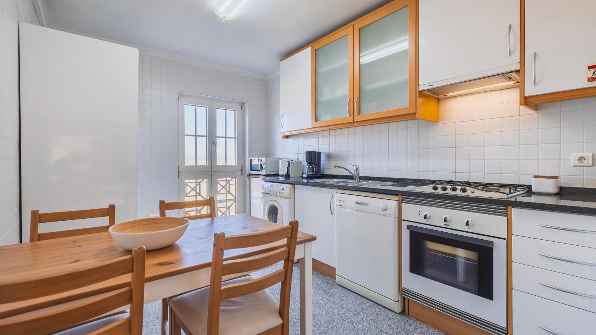 Apartment Stylish With Parking By Lovelystay