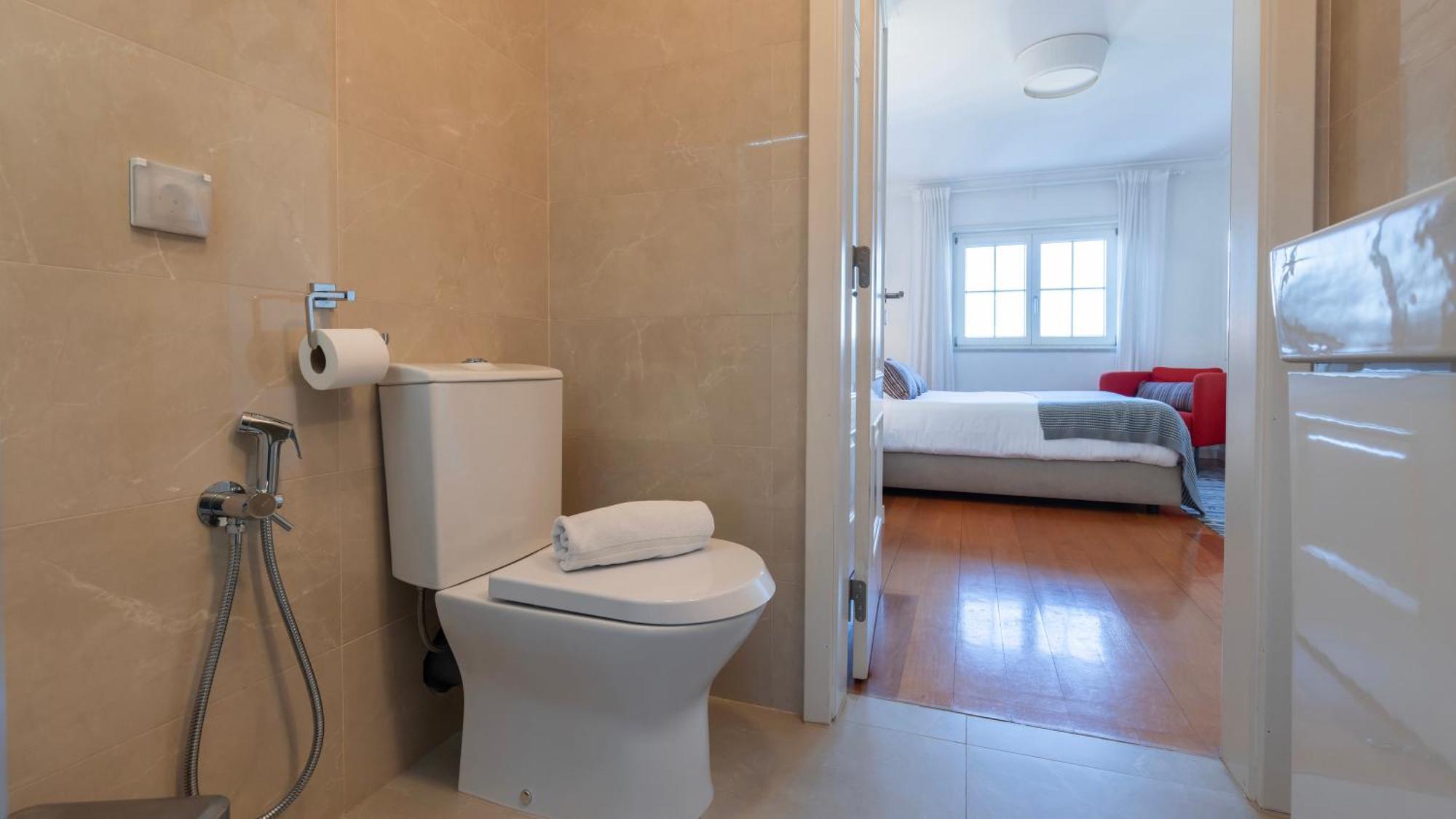 Apartment Stylish With Parking By Lovelystay *