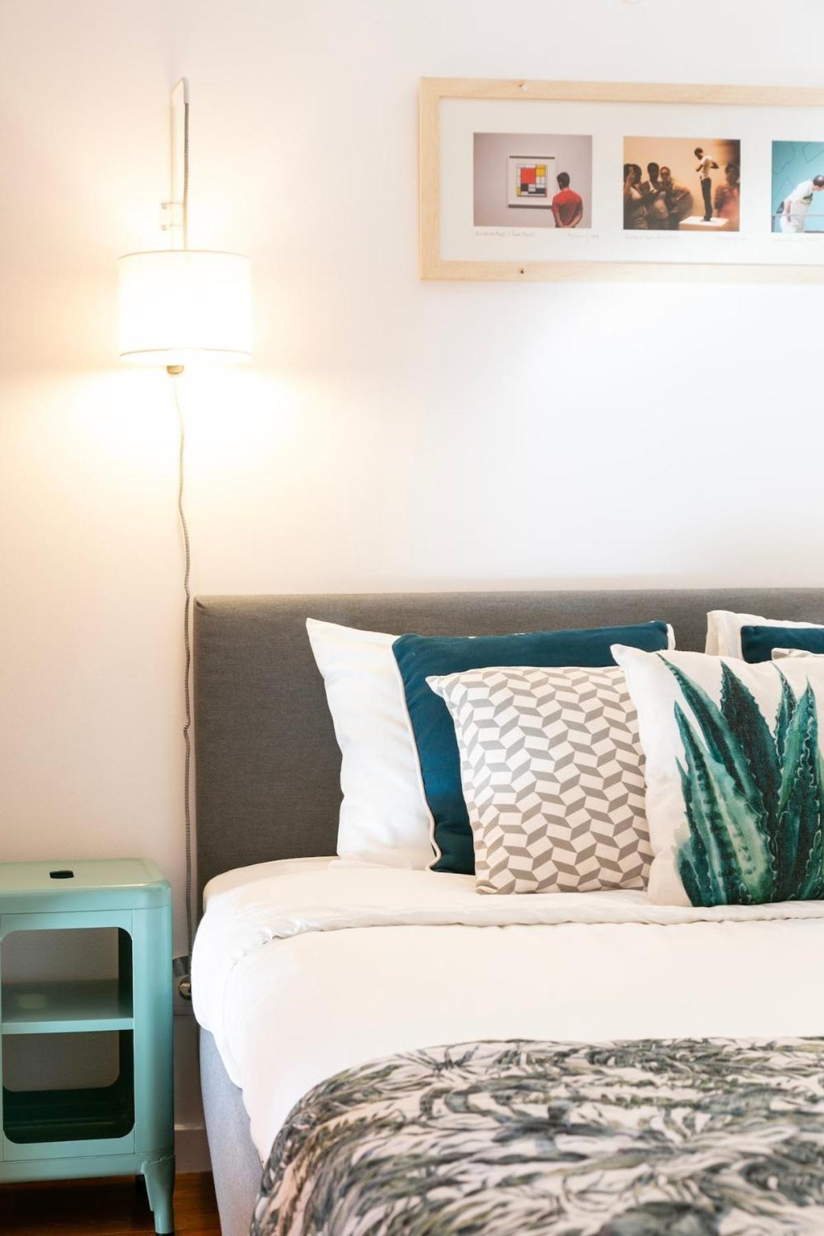 Apartment Cozy Flat With Bright Balcony Trendiest Neighborhood! Lisbon