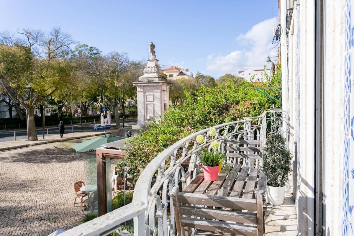 Apartment Cozy Flat With Bright Balcony Trendiest Neighborhood! *
