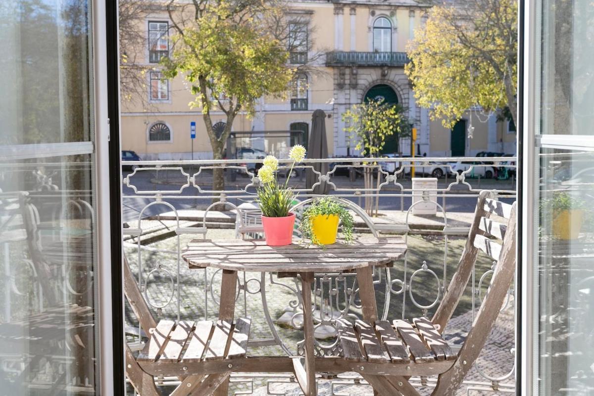 Apartment Cozy Flat With Bright Balcony Trendiest Neighborhood! *
