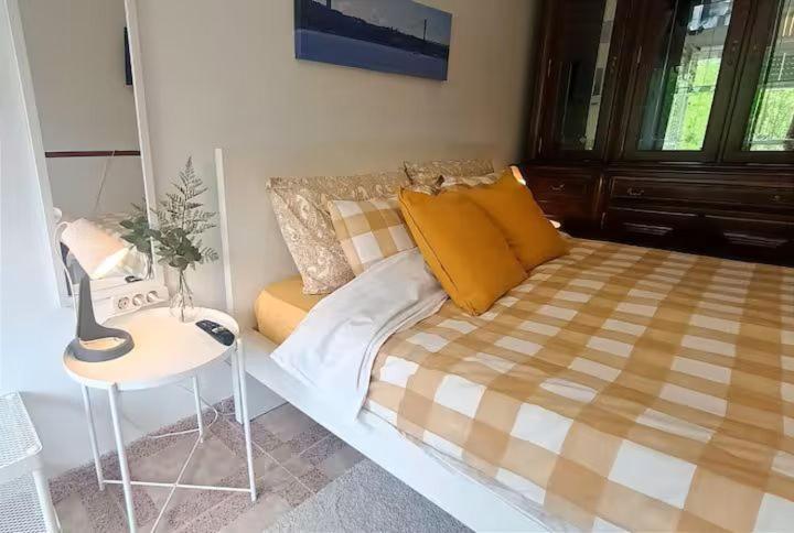 Homestay Private Rooms In Shared Apartment - Shared Bathroom And Dog Friendly Lisbon