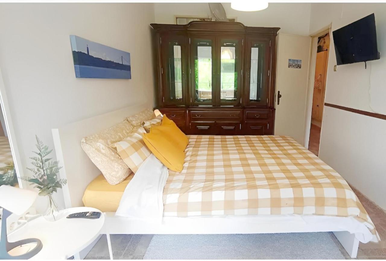 Private Rooms In Shared Apartment - Shared Bathroom And Dog Friendly *