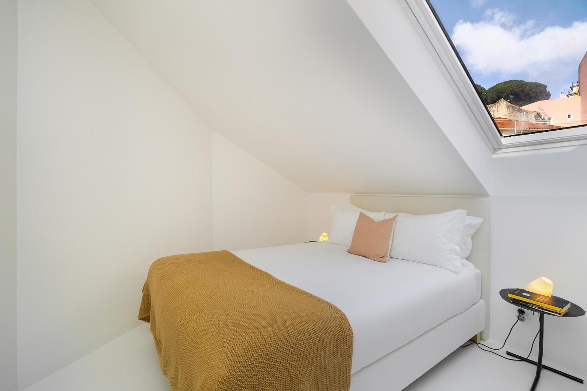 Apartment Whome Ultimate Stay! Mid-term Duplex With Terrace Lisbon