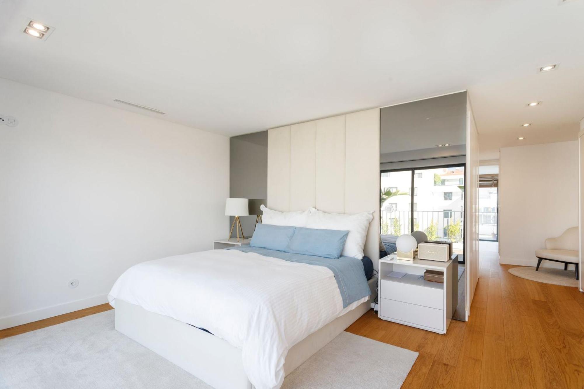 Luxury With Balcony And Shared In The Parque Eduardo Vii Area * Lisboa