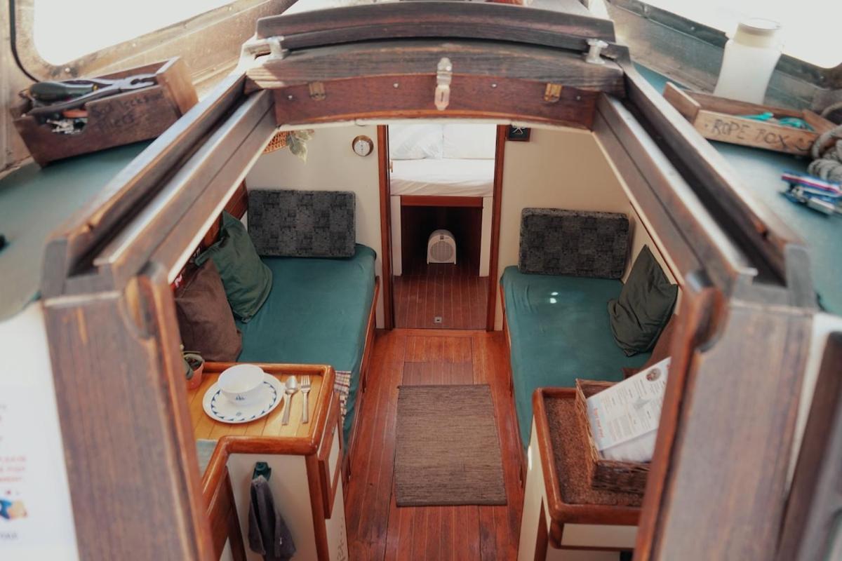 Botel Cozy Marina Sleepaboard - Sail Away