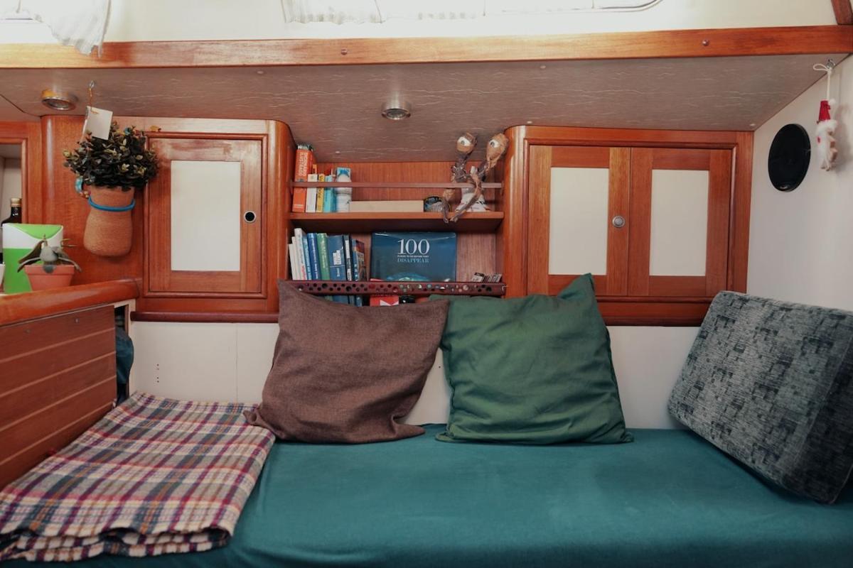 Botel Cozy Marina Sleepaboard - Sail Away Lisbon