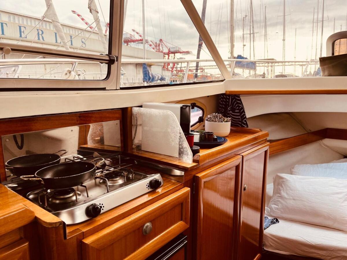 Ero- A Floating Escape In Botel