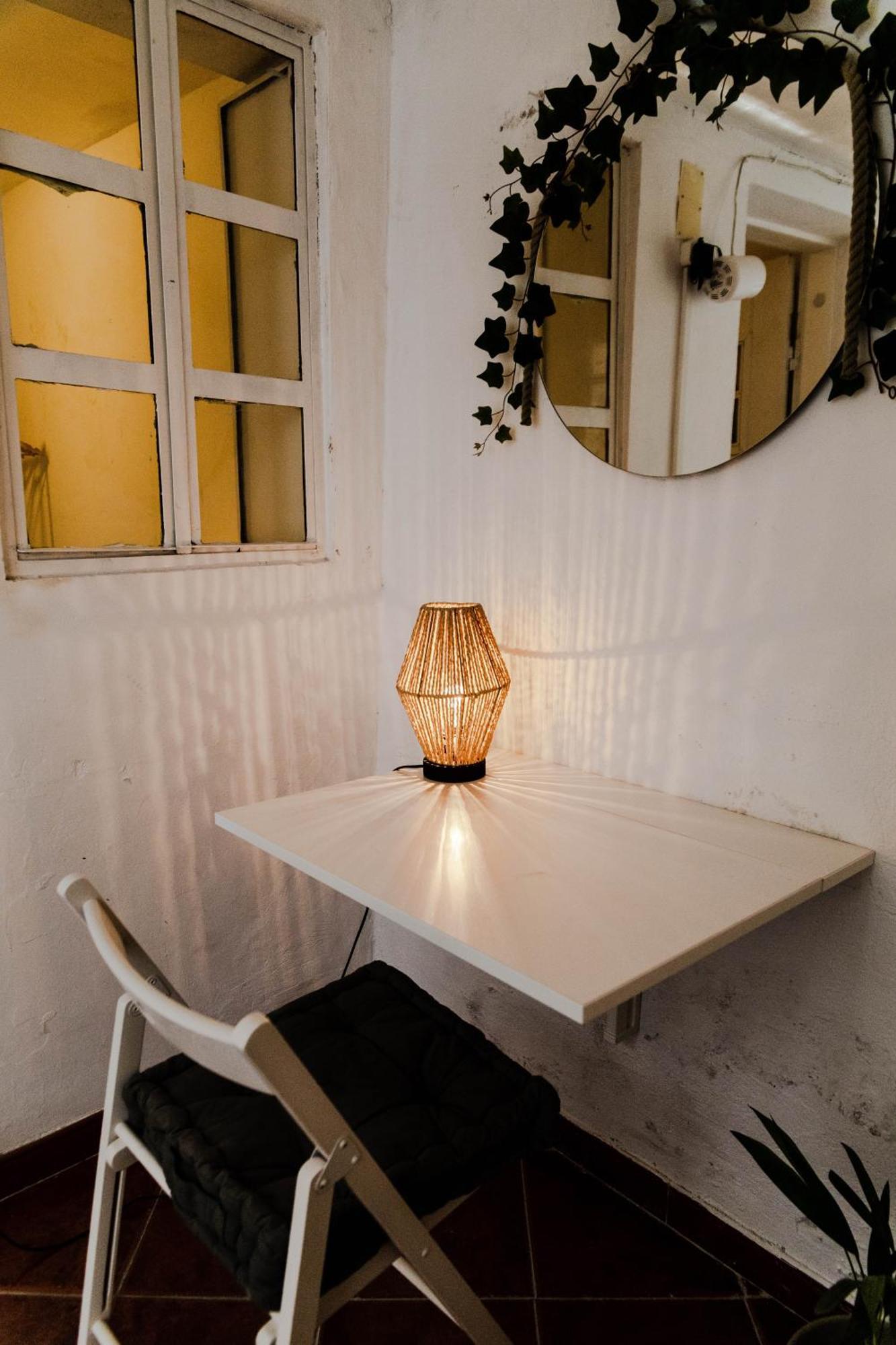 Casa de hóspedes Shared With Bright Private Patio In Lisboa