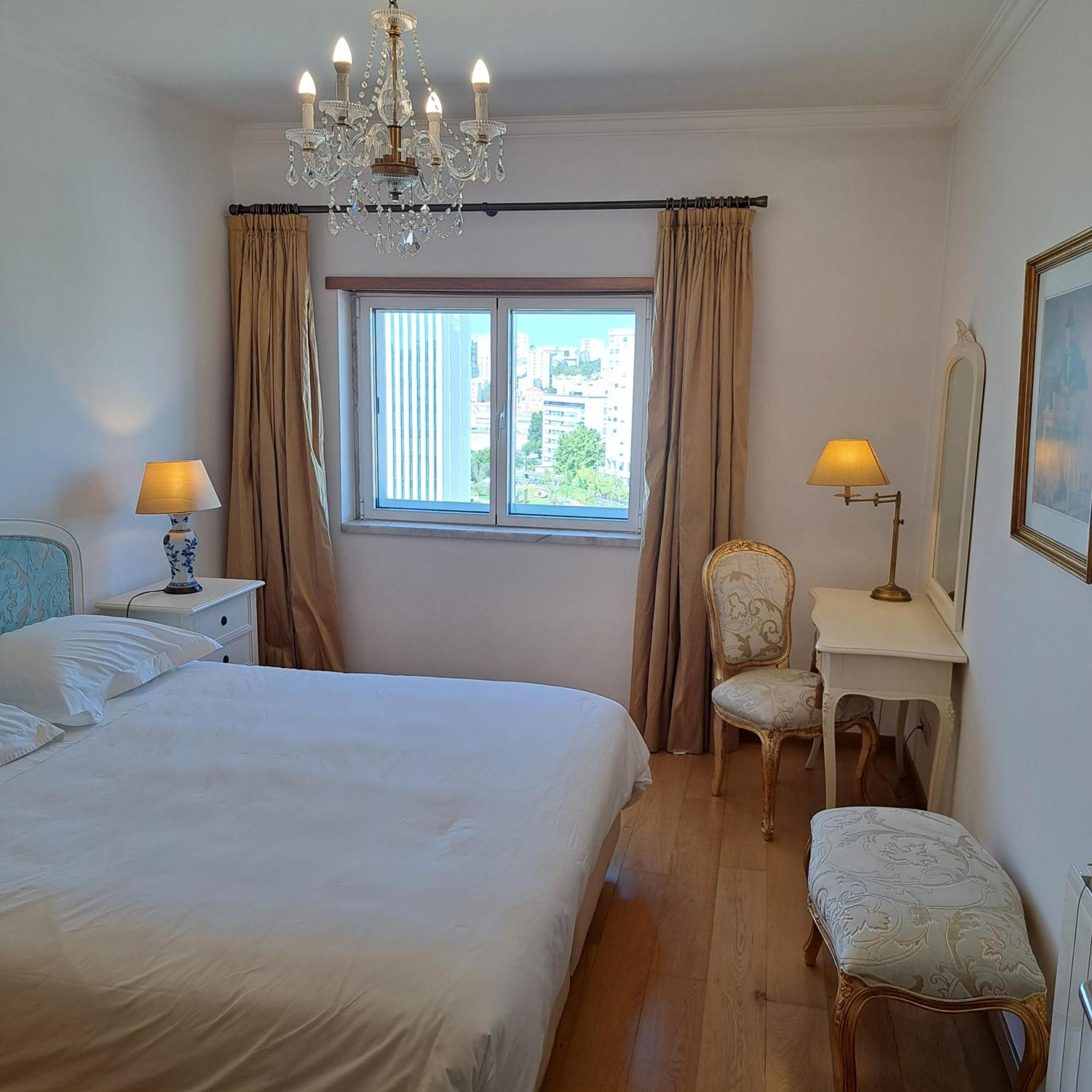 Haven In - Exquisite Floor With 7 Meters Balcony To The Largest Riverfront In Lisbon