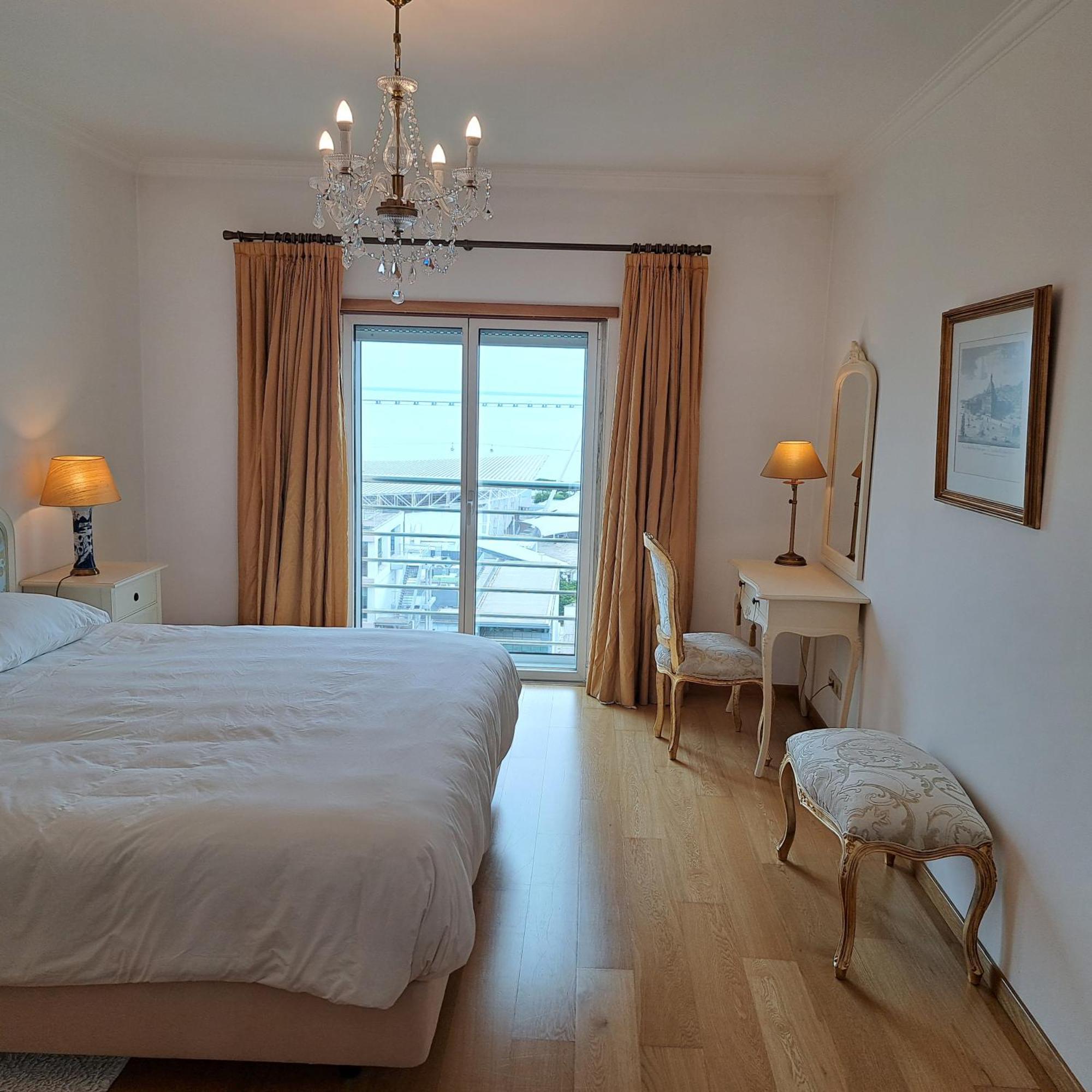 Haven In - Exquisite Floor With 7 Meters Balcony To The Largest Riverfront In Apartment Lisbon