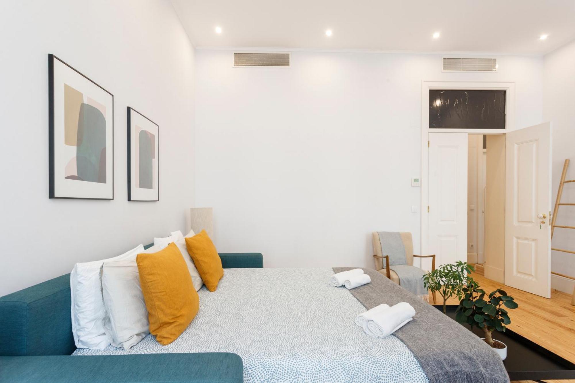 Guest house In Shared In Modern In Downtown Lisbon